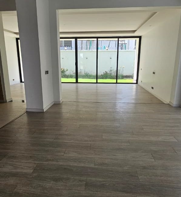 5 Bedroom Townhouse For Sale in Lavington
