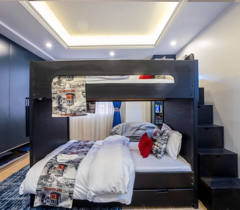 4 Bedroom Apartment For Sale in Parklands
