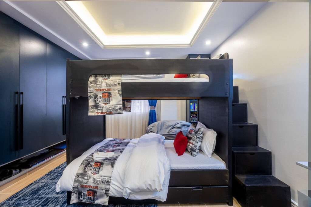 4 Bedroom Apartment For Sale in Parklands