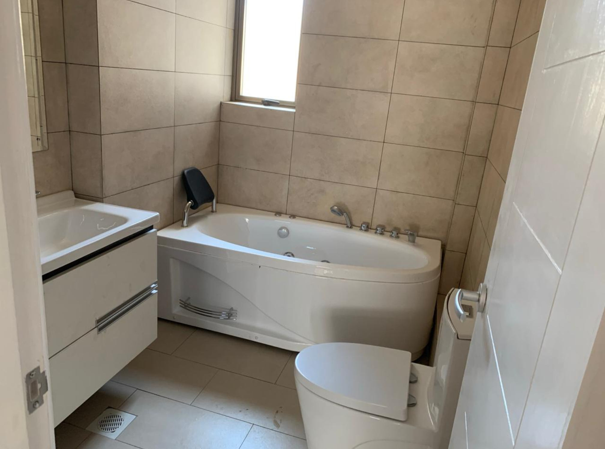 imgi_29_Tarrow-Apartment-4 3&4 Bed Plus Dsq Apartmnt For Sale in Lavington
