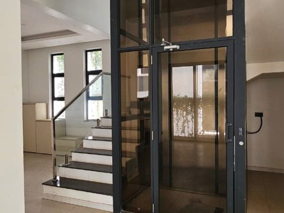 5 Bedroom Townhouse For Sale in Lavington