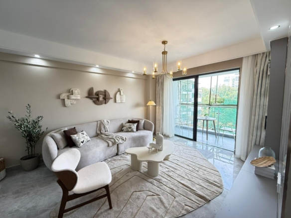 2 Bedroom Apartment with a DSQ For Sale along Lantana Road