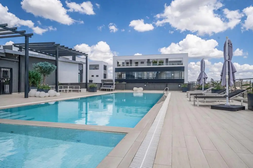 imgi_31_Pool-2 Riverside Square | Riverside Drive 1, 2, and 3-Bedroom En-suite Apartments with DSQ For Sale