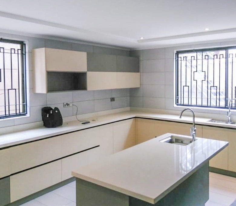 5 Bedroom Villas For Sale in Lavington