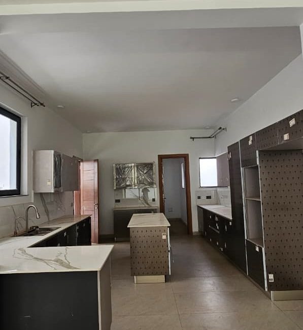 5 Bedroom Townhouse For Sale in Lavington