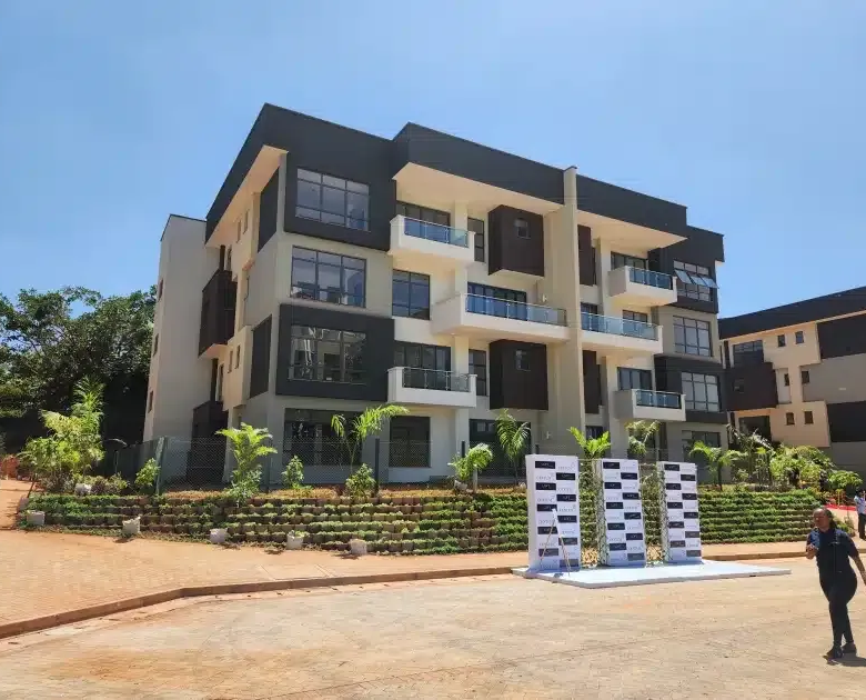 4 Bedroom Duplexes House For Sale in Rosslyn