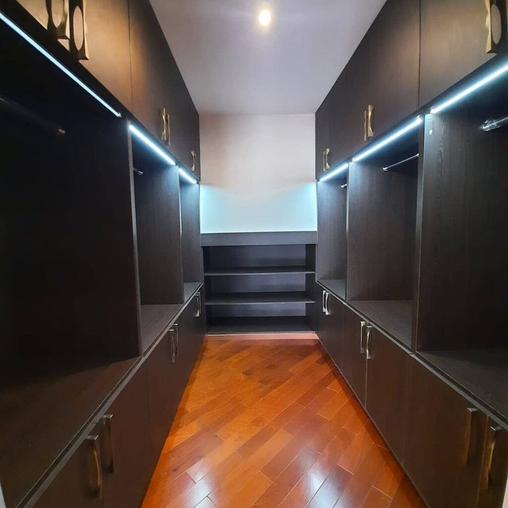 5 Bedroom Apartments For Sale in Lavington